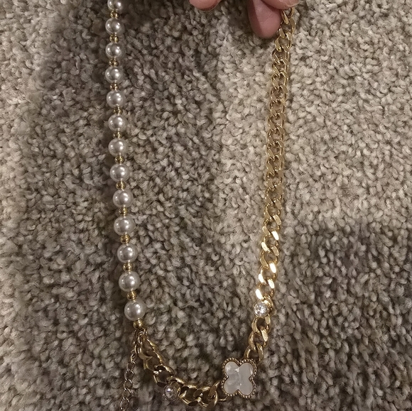 Stainless Steel- Gold and Pearl Jewelry Set with Clover Design - Picture 10 of 11